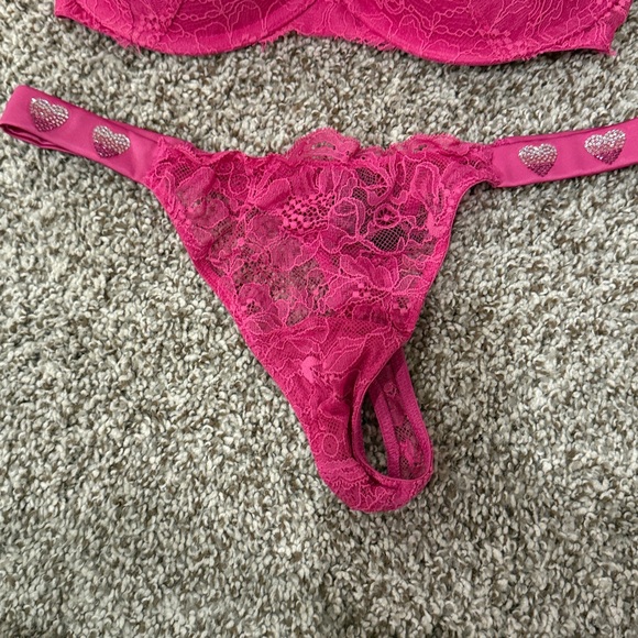 Victoria secret pink heart rhinestone setnew!! Bra is 32dd and panty is small - Picture 2 of 4